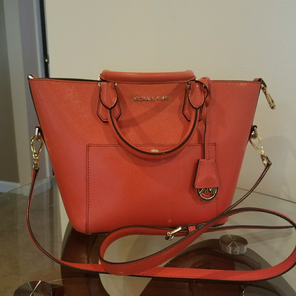Michael Kors handbag moving sale 🚚 make an offer