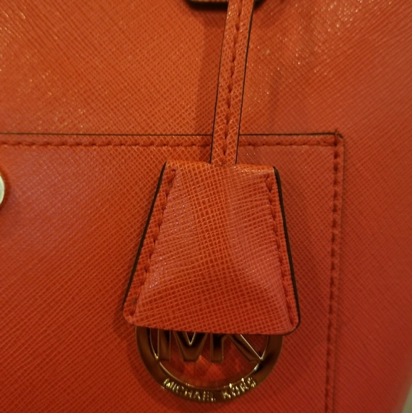 Michael Kors handbag moving sale 🚚 make an offer - Picture 4 of 6