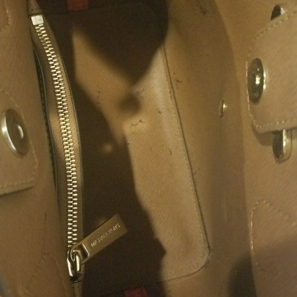 Michael Kors handbag moving sale 🚚 make an offer - Picture 6 of 6