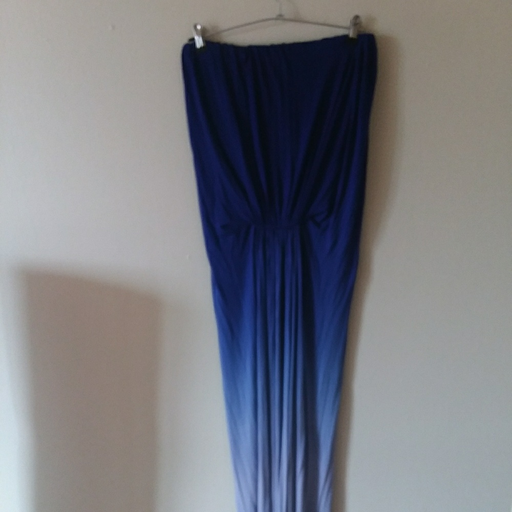 Strapless maxi dress 🎉$7 if bundled🎉