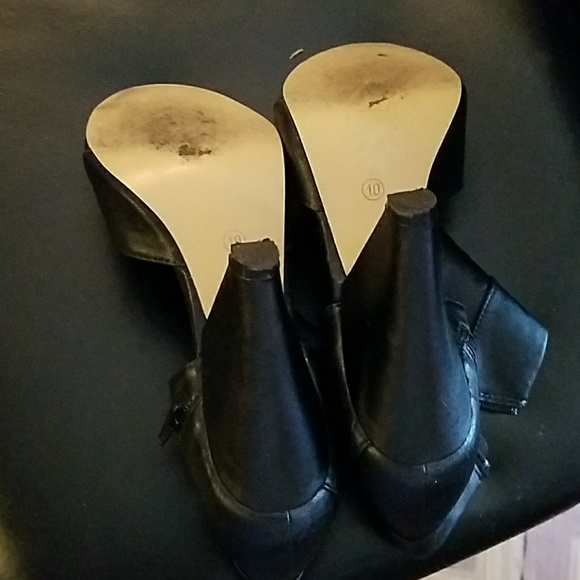 Women - Picture 3 of 4