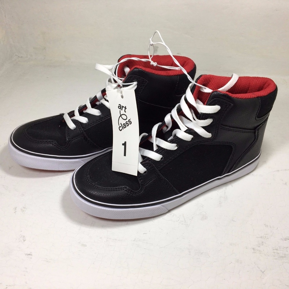 BOYS HAWL SNEAKERS BLACK SIZE 1 WIDTH MEDIUM