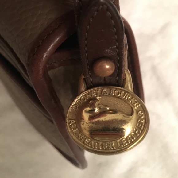 Dooney and Bourke cross body bag - Picture 4 of 4