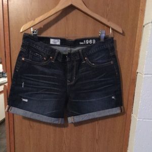 New Never Worn GAP shorts. Dark denim size 28/6.