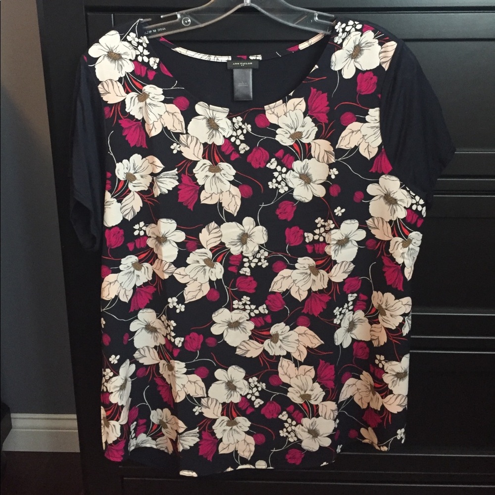 NWOT Ann Taylor Tee