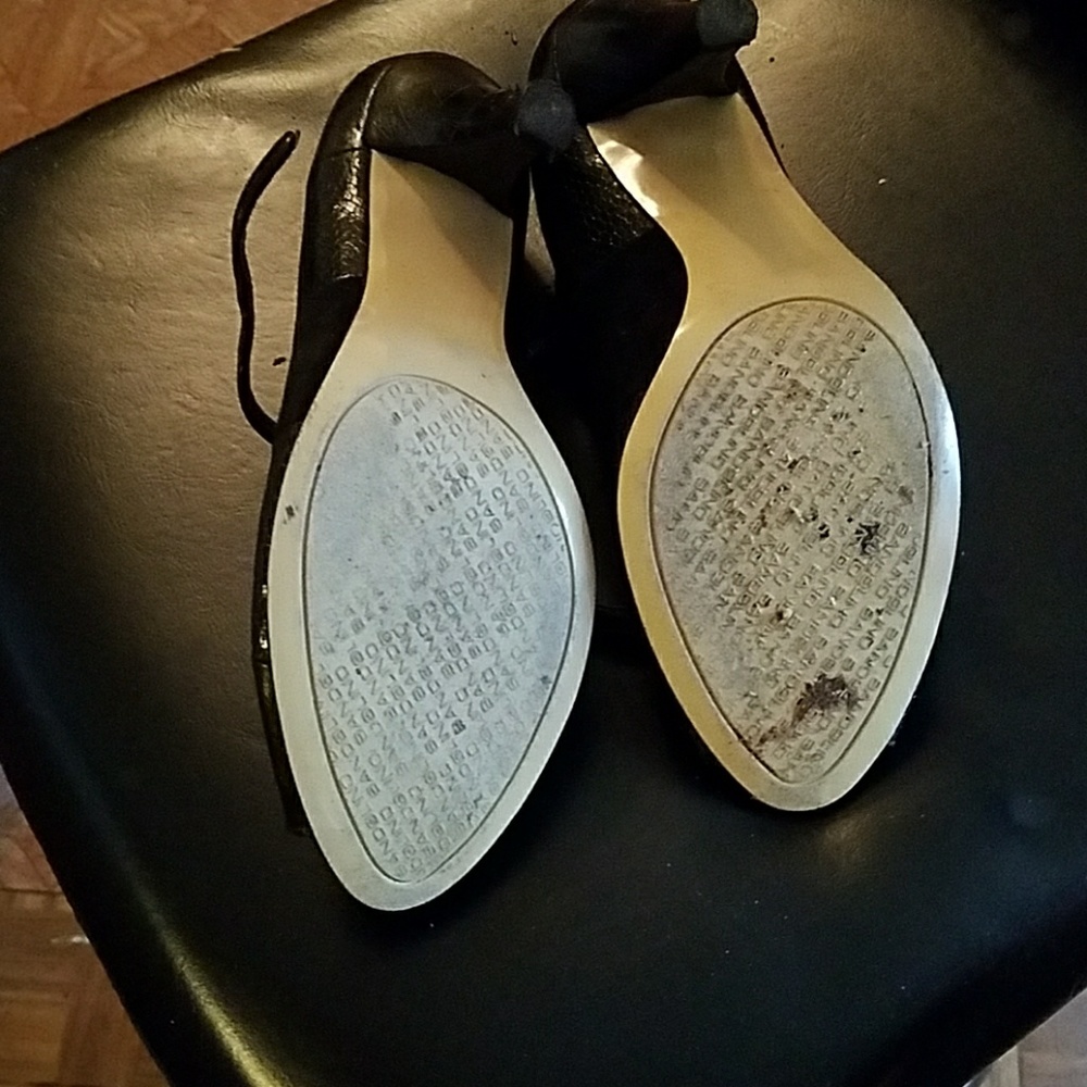 Shoes - Picture 3 of 4