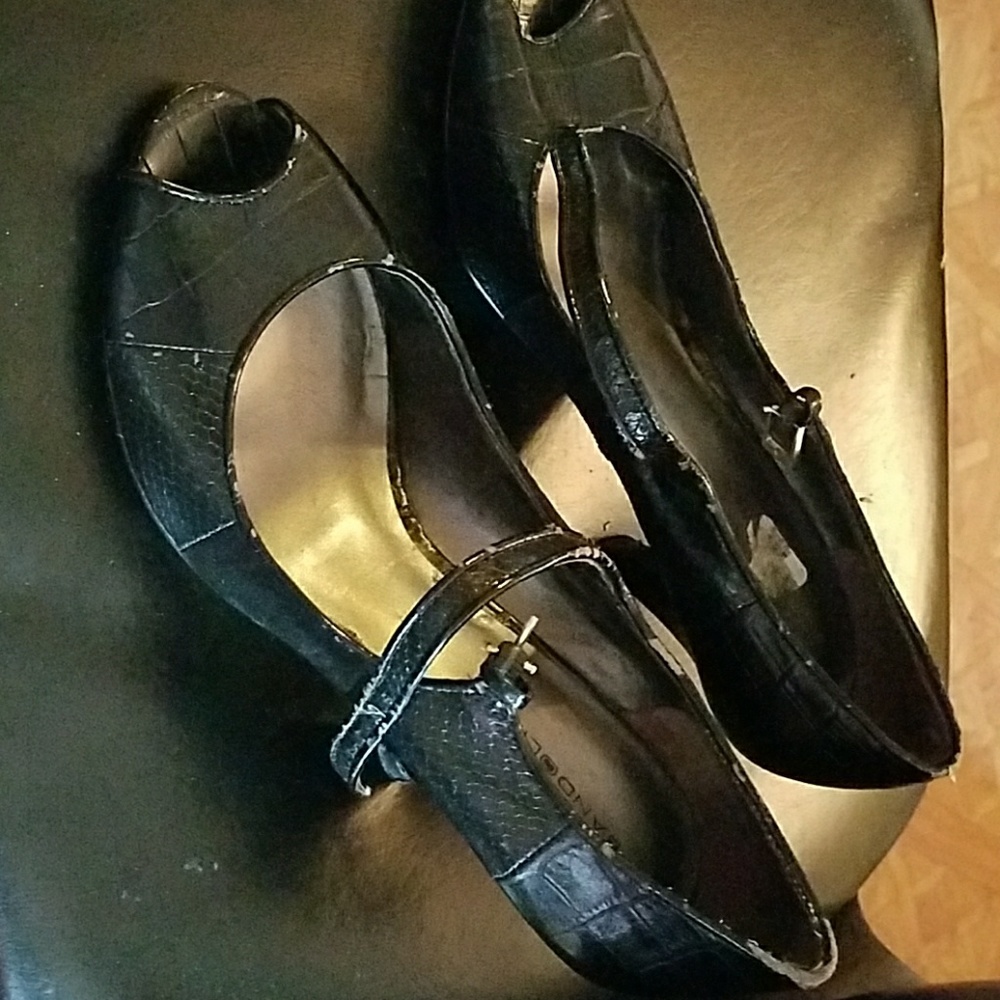 Shoes - Picture 4 of 4