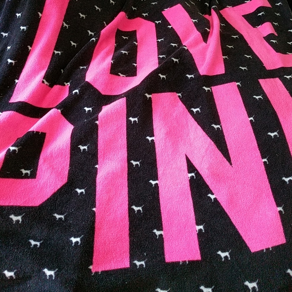 VICTORIAS PINK BLANKET