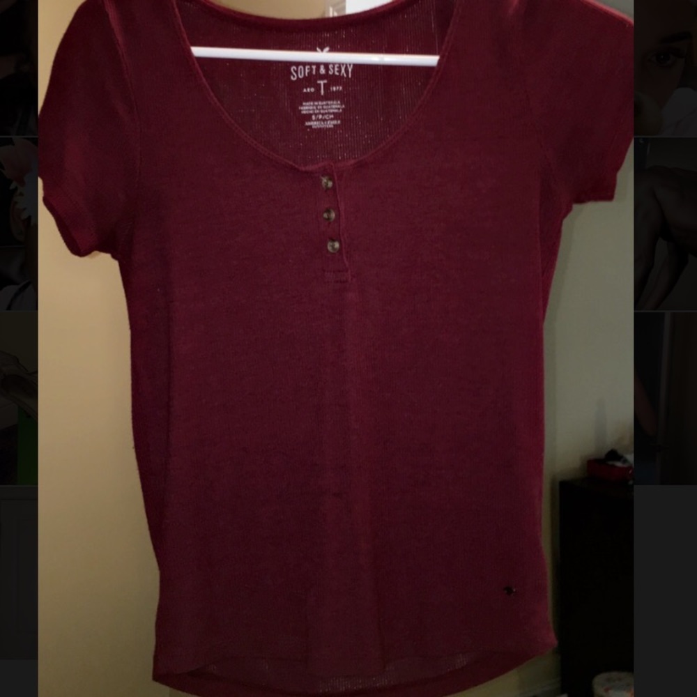 Short sleeve maroon henley