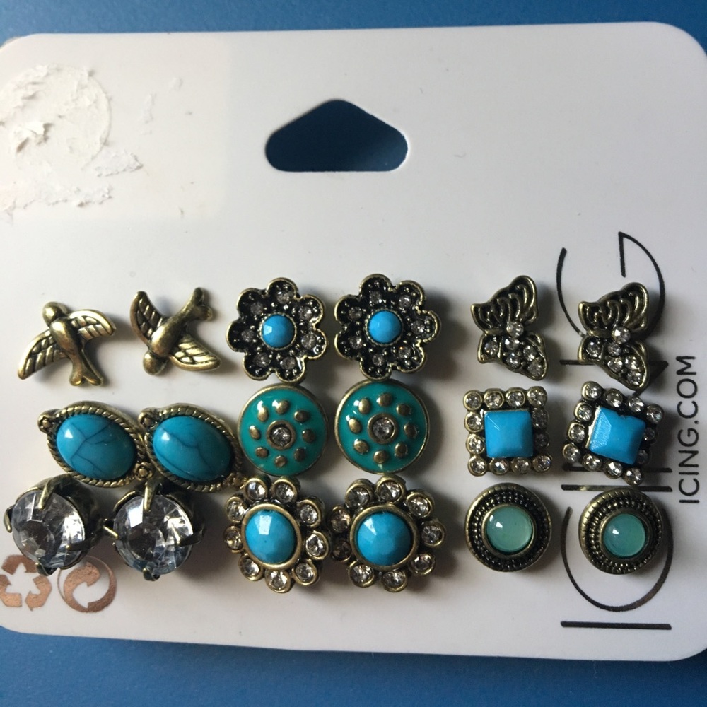 9 pairs of earrings