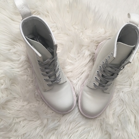 Dr martens white mono boots - Picture 2 of 2