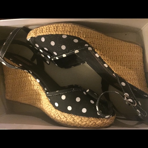 Oh so cute Polka Dot shoes - Picture 2 of 2