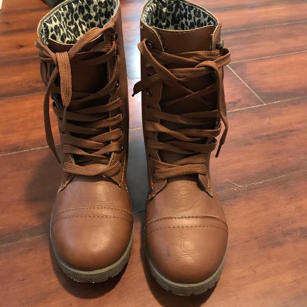 Brown combat boot