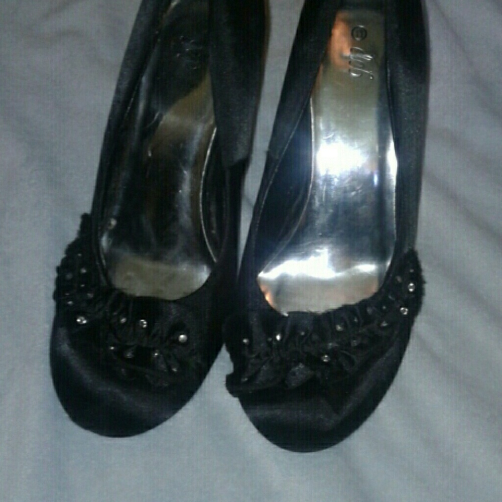 Deb high heels front toe is scuffed up