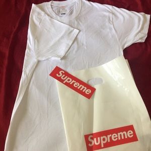 Supreme tshirt with shopping bag and logo sticker