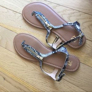 Snake pattern gray and white sandals