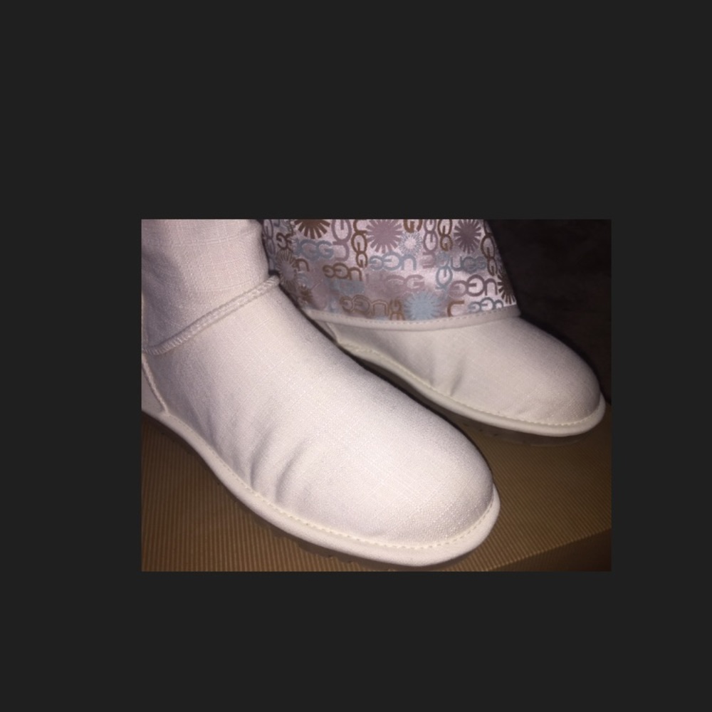 UGG Lo Pro Button Boot - Picture 3 of 7