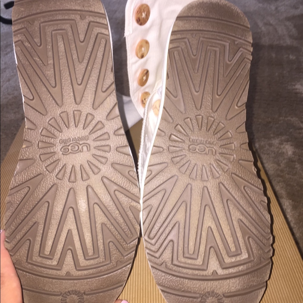 UGG Lo Pro Button Boot - Picture 5 of 7