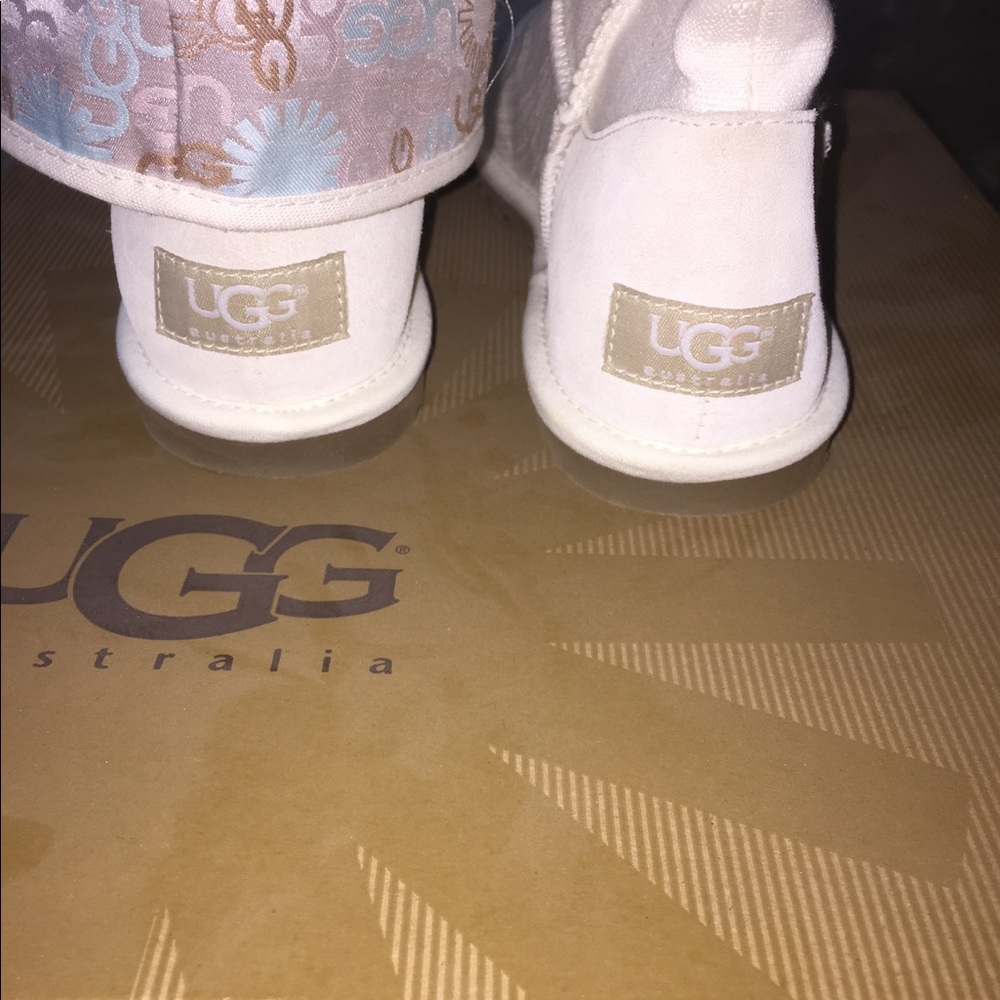 UGG Lo Pro Button Boot - Picture 6 of 7