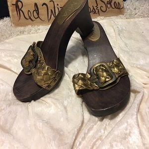 🤩 Mia Slides Sandals Goldish Bronze size 9