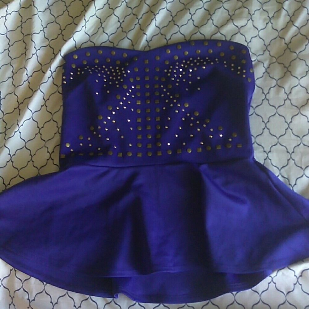 Strapless tank top.