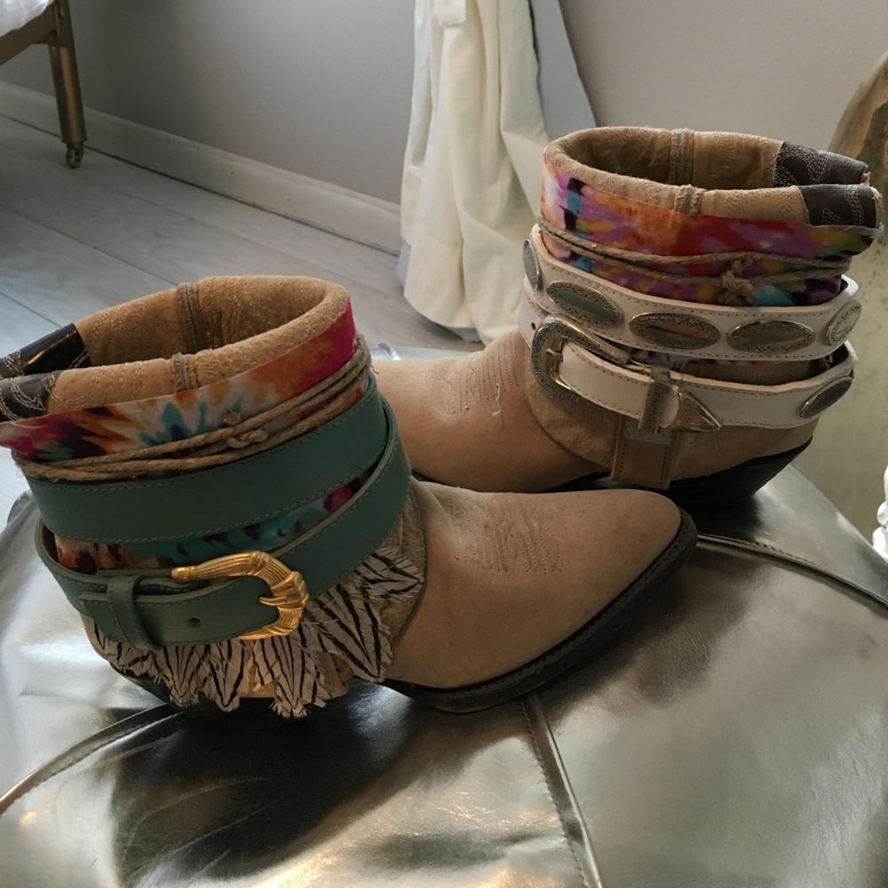 One of a kind Feather Junkie boots 🦄🦋🌈
