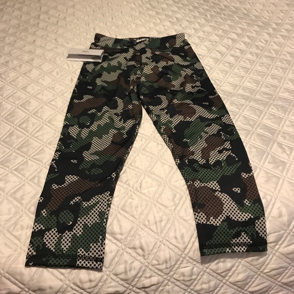 Camouflage print workout leggings