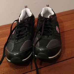 Sketchers tennis shoes