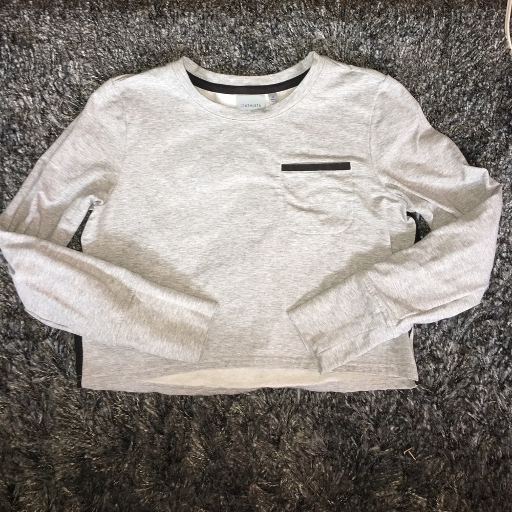 Athleta Grey  Cropped long sleeve shirt