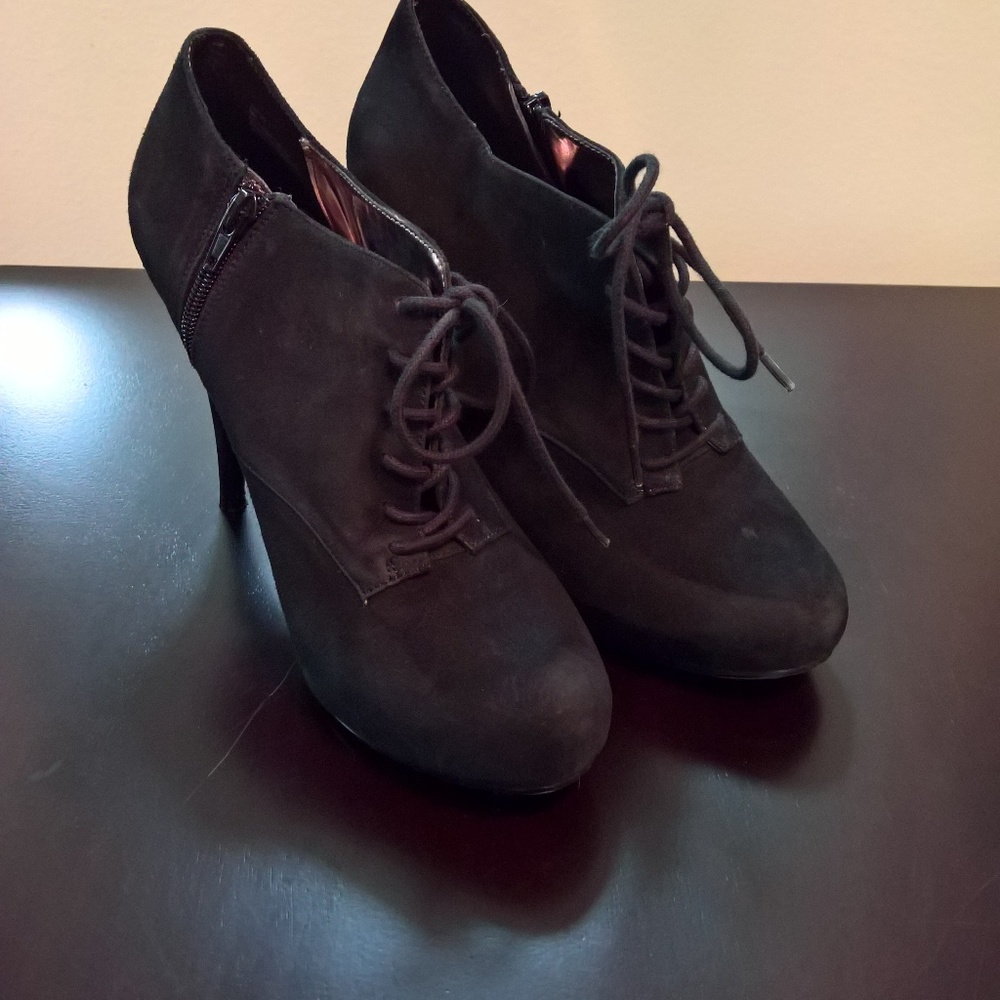 Steve Madden Trikki Black Suede Lace Up Booties