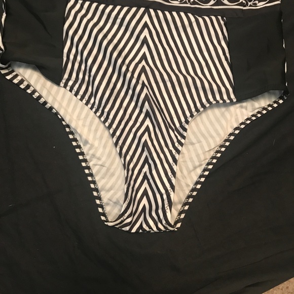 Two piece bathing suit - Picture 2 of 4