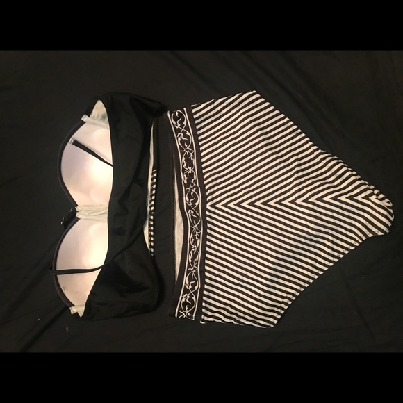 Two piece bathing suit - Picture 4 of 4