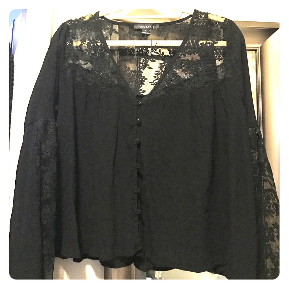top with flared sleeves with lace detailing