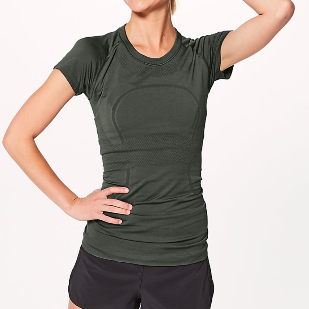 BRAND NEW NEVER WORN LULU LEMON athletic top