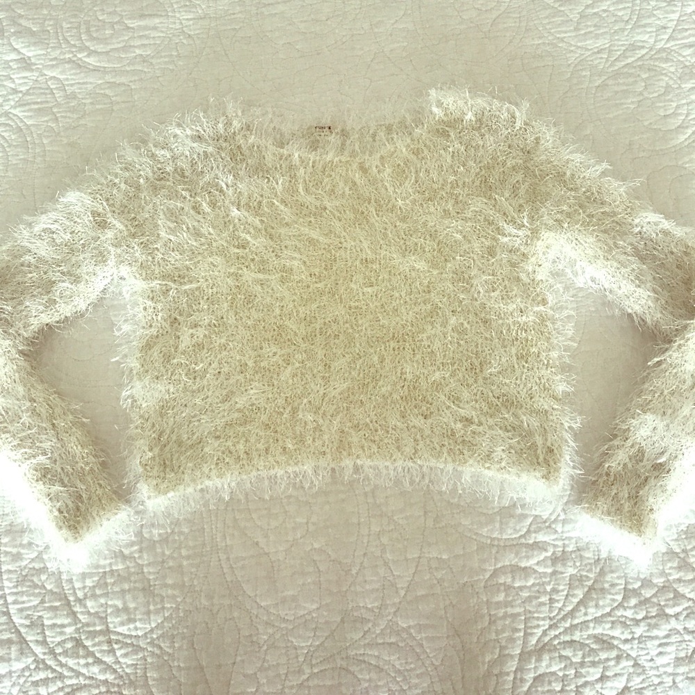 Fuzzy White Crop Sweater 🎀