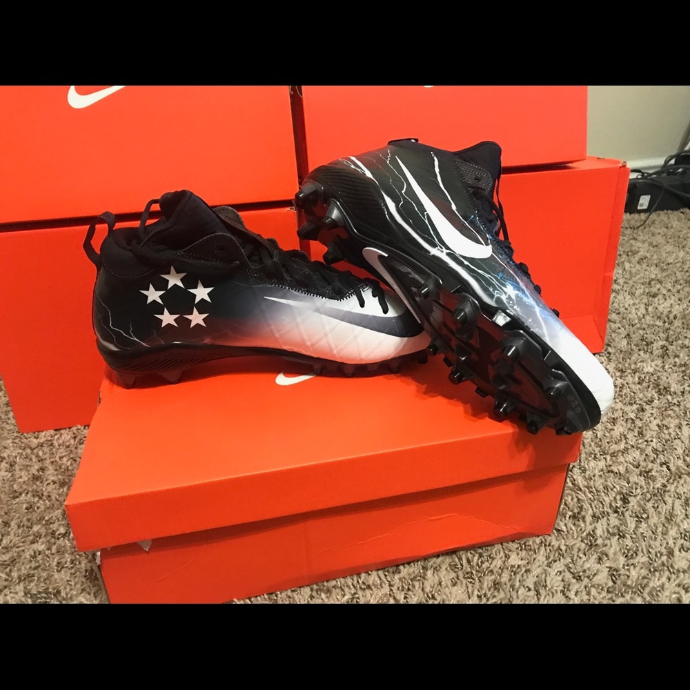 New Nike shoes(cleats) field general elite in box