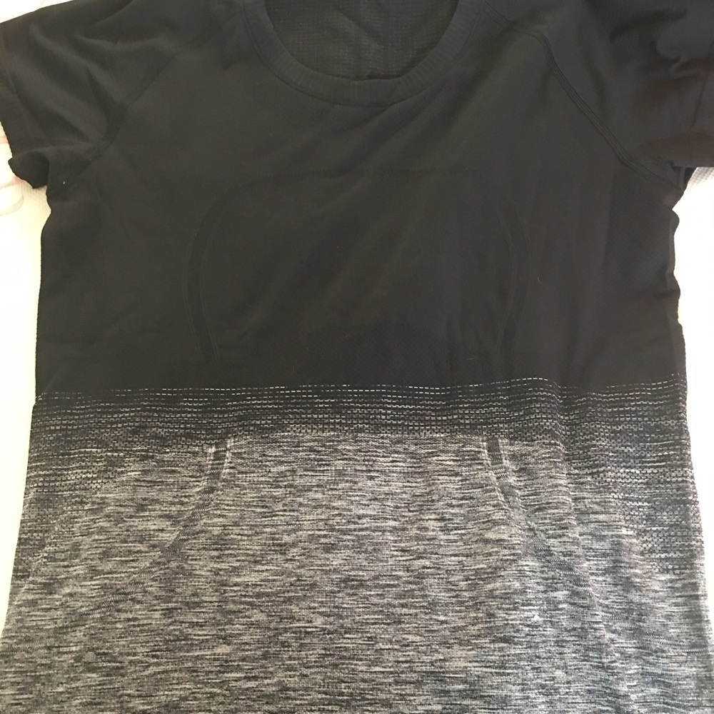 BRAND NEW NEVER WORN LULU LEMON athletic top