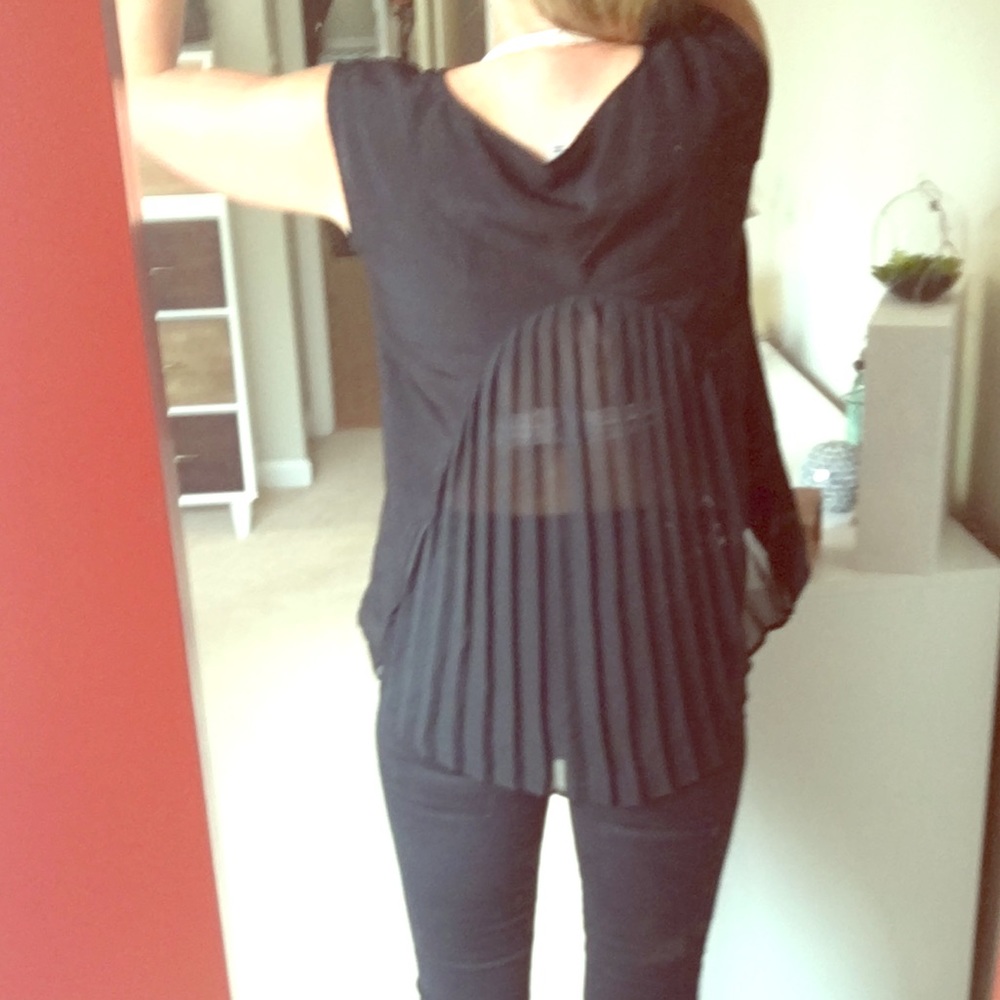 Black sheer back cap sleeve t