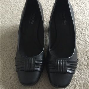 🍷 Wide Heel Shoes 🍷