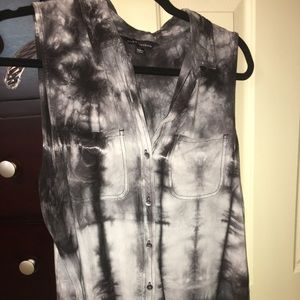 Black and white flowy tank