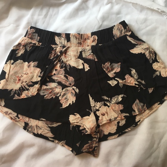Floral Flowy Shorts - Picture 1 of 4