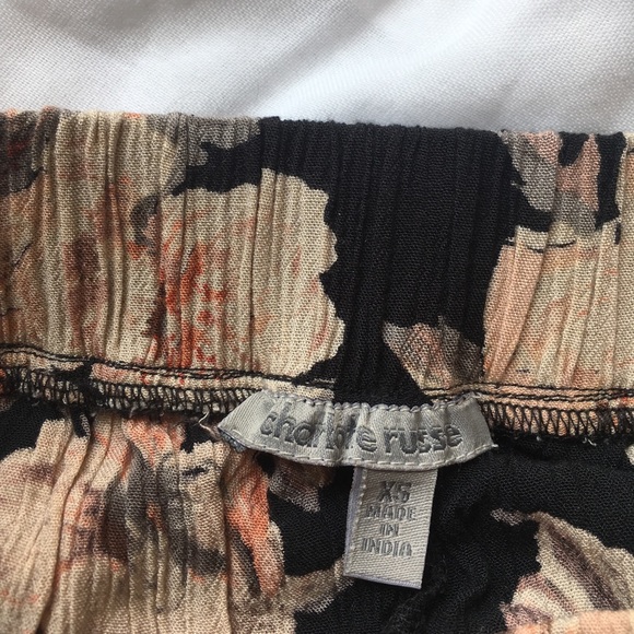 Floral Flowy Shorts - Picture 3 of 4