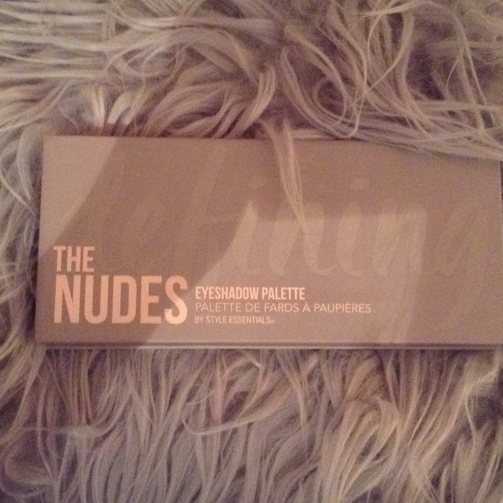 The defining nudes pallete by stylist essentials.