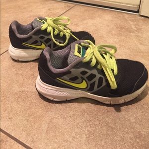 Boys Nike sneakers size 10.5c "downshifters"
