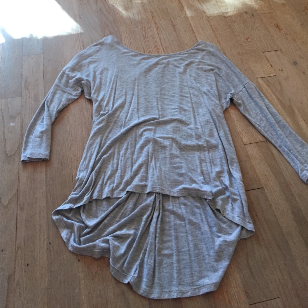 grey 3/4 sleeve top with cute back