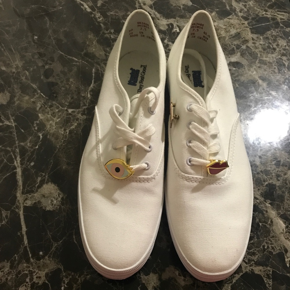 Brand new  KEDs with buttons