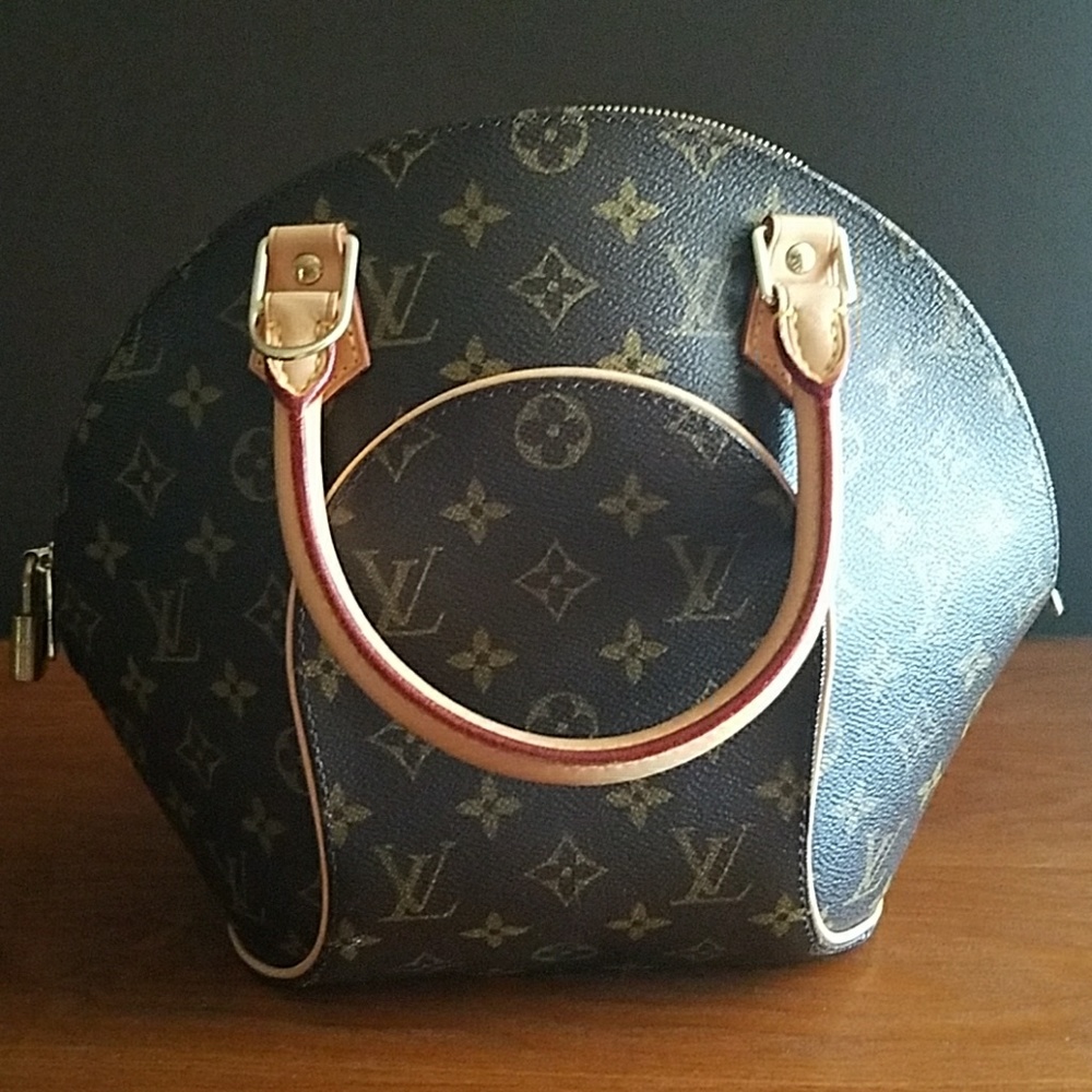 Authentic Louis Vuitton Purse