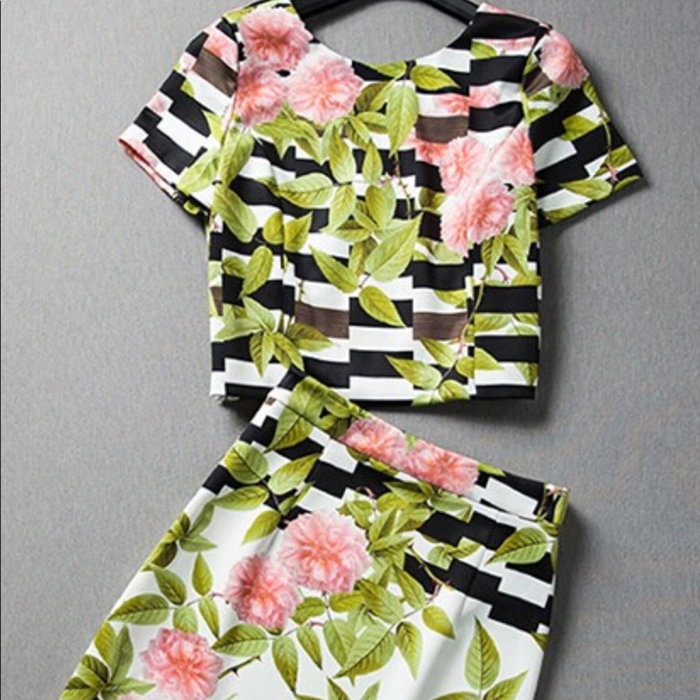 🍃BEAUTIFUL LEAVES PRINT TOP AND SKIRT🍃
