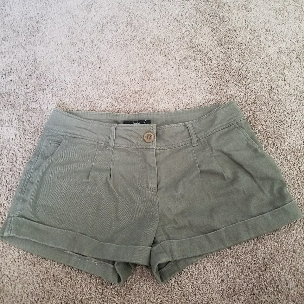 Papaya olive green shorts