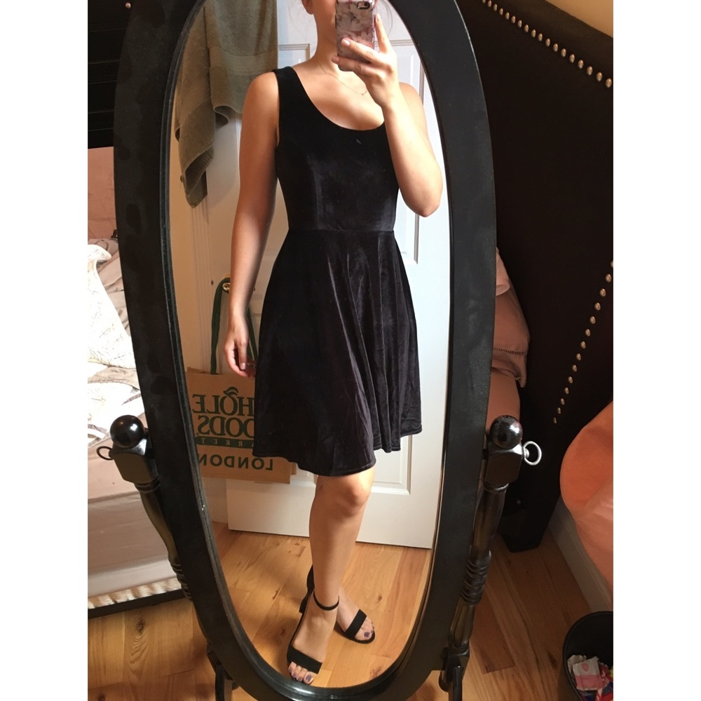🙌🏻SALE🙌🏻 Velvet tea-dress!